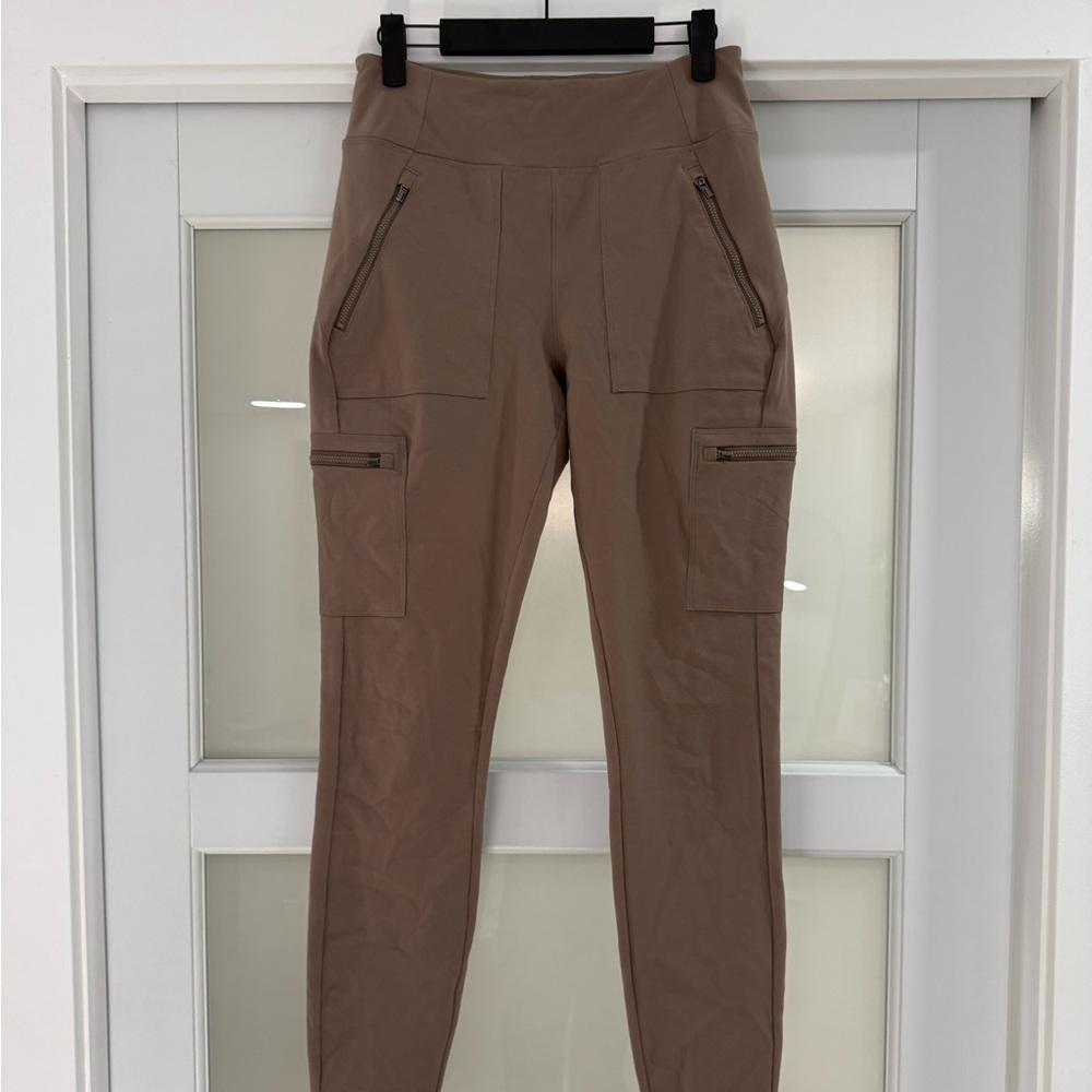 Athleta Tan Headlands Hybrid Cargo Leggings - Size 6 Tall - Like New!